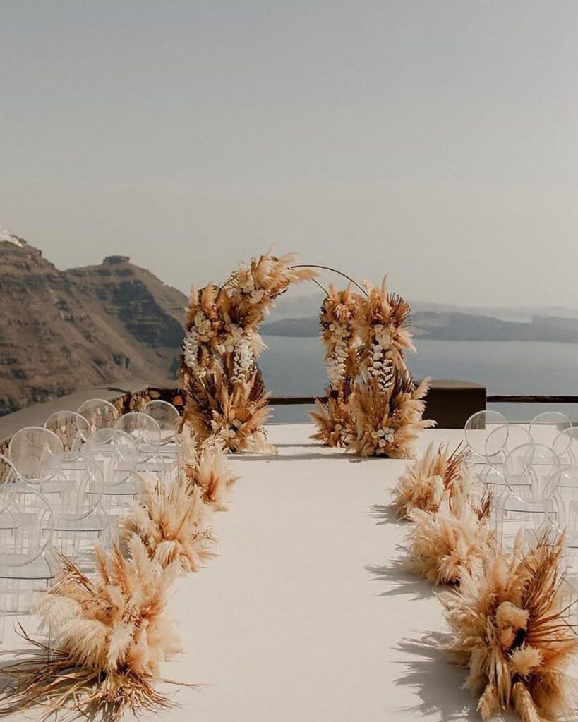 Rust Wedding Décor Ideas [2022 Guide & FAQs] _ Wedding Forward
